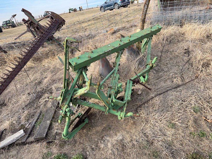 john-deere-three-point-three-bottom-plow-image-8