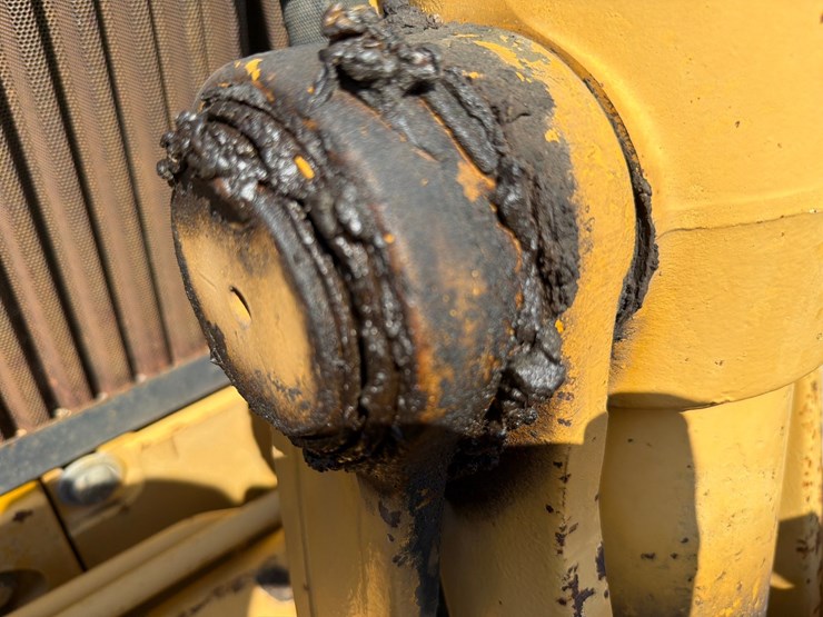 2000-deere-710d-image-63