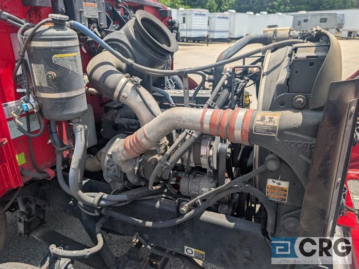 2009-peterbilt-335-image-32