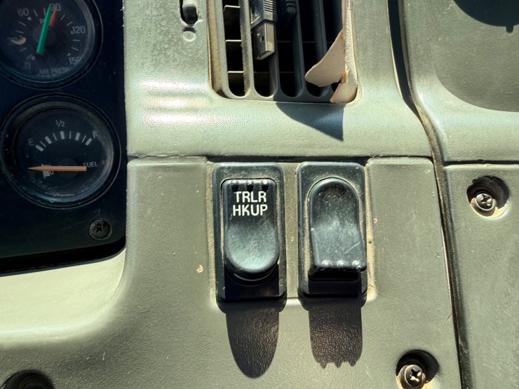 1996-ford-at9513-image-158