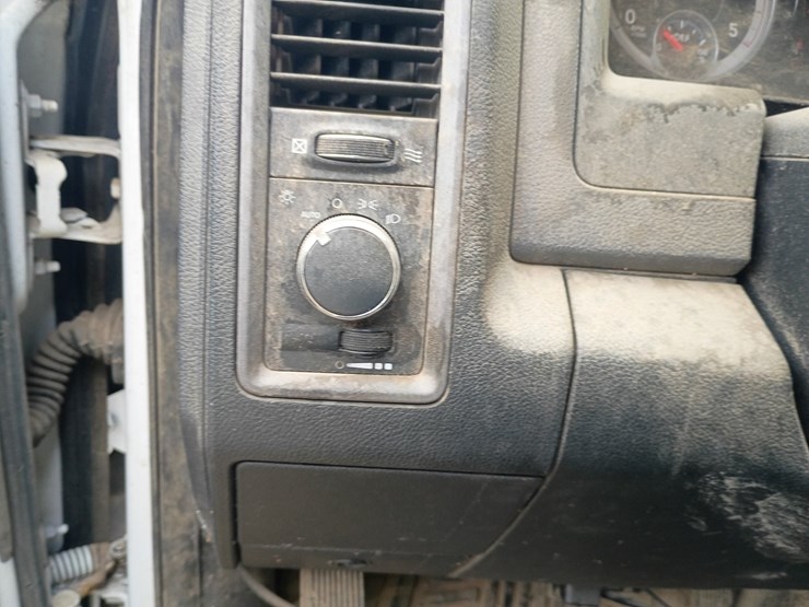 2014-dodge-3500-image-57