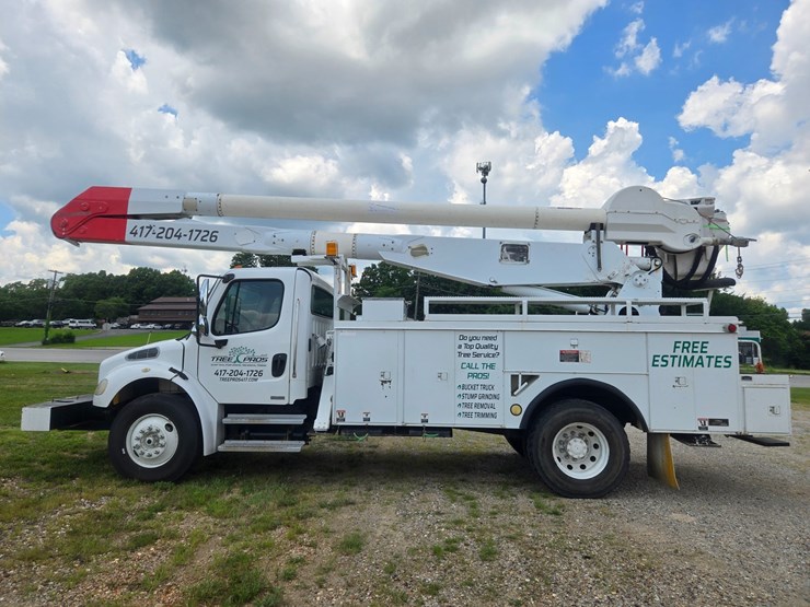 2007-freightliner-m2-106-image-6