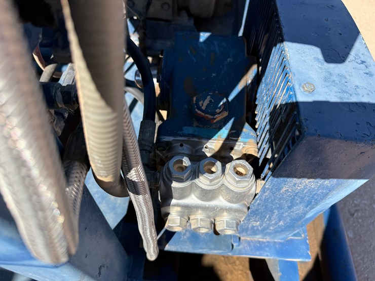 caterpillar-550-image-9