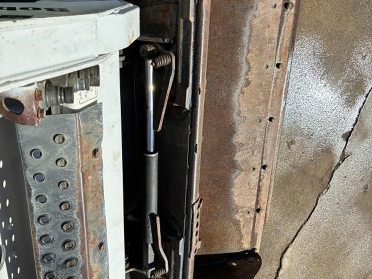 2011-bobcat-t190-image-8