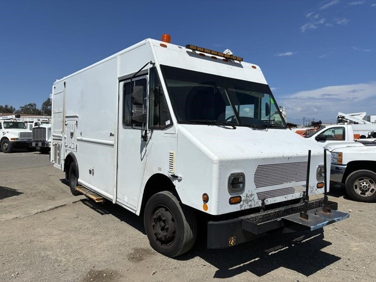 2008-workhorse-w62-image-2