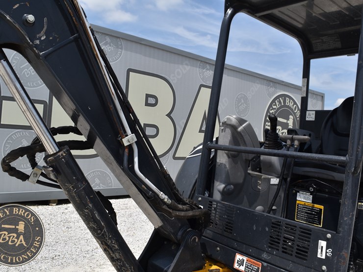 2020-deere-35g-image-25