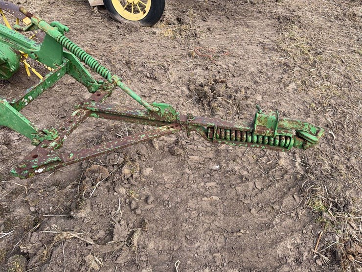 john-deere-pull-type-two-bottom-plow-image-8