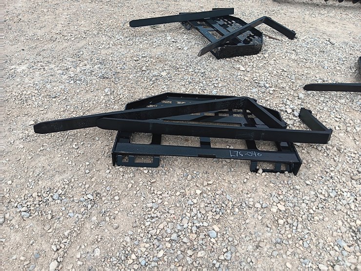 #l75-040-•-future-pallet-fork-skid-steer-attachment-image-1
