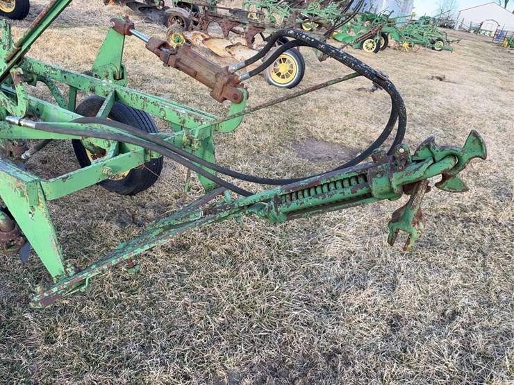 john-deere-pull-type-two-bottom-plow-image-26