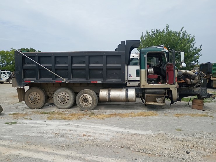 1997-peterbilt-379-image-10