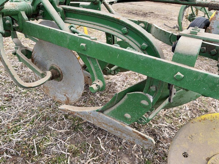 john-deere-two-bottom-plow-image-14