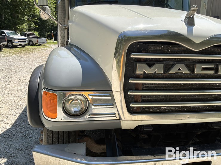 2003-mack-granite-cv713-image-18