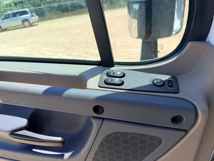 2016-freightliner-cascadia-125-image-121