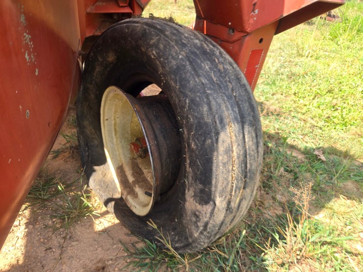 hesston-1110-image-24