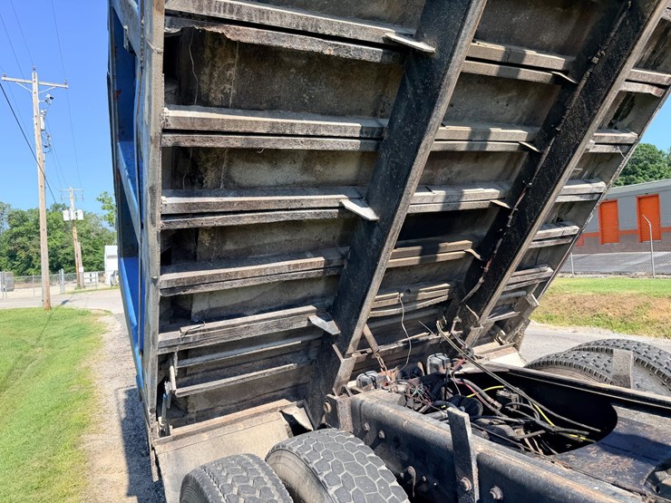 1993-mack-dm690s-image-35