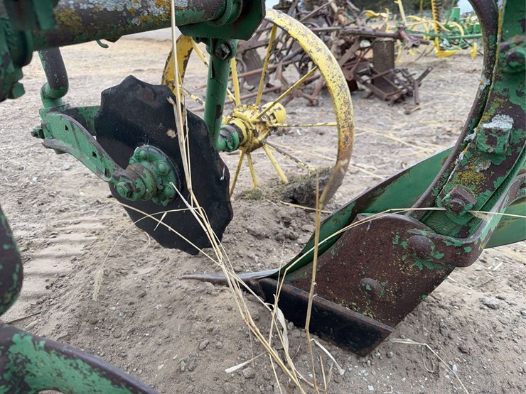 john-deere-pull-type-two-bottom-plow-image-17