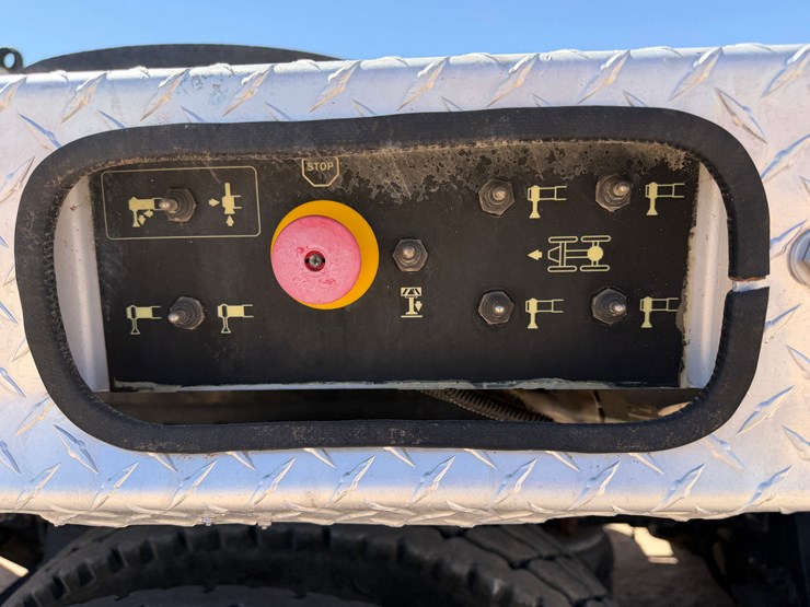 2014-peterbilt-367-image-15