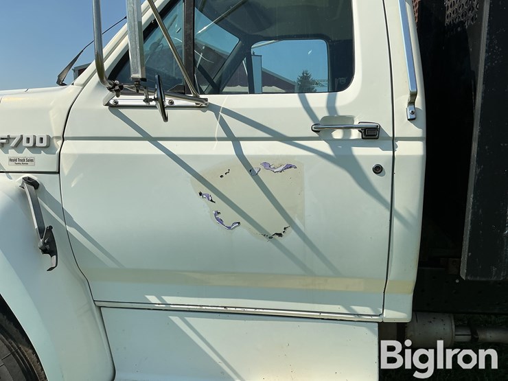 1993-ford-f700-image-10