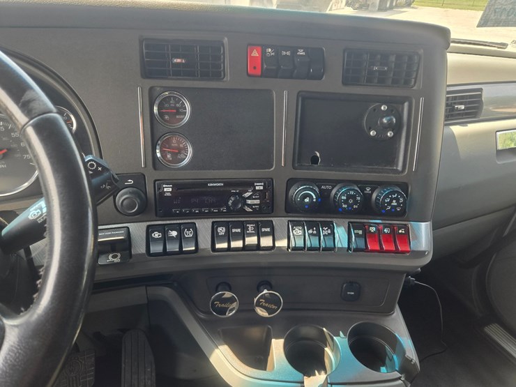 2019-kenworth-t680-image-50