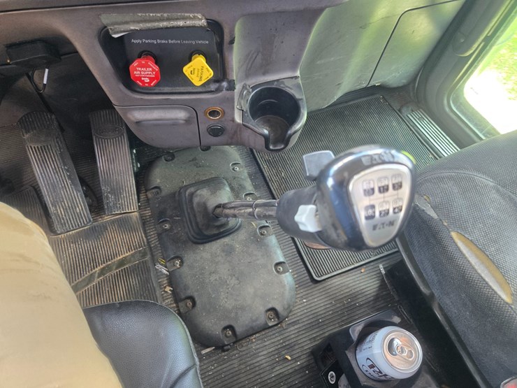 2016-peterbilt-389-image-55