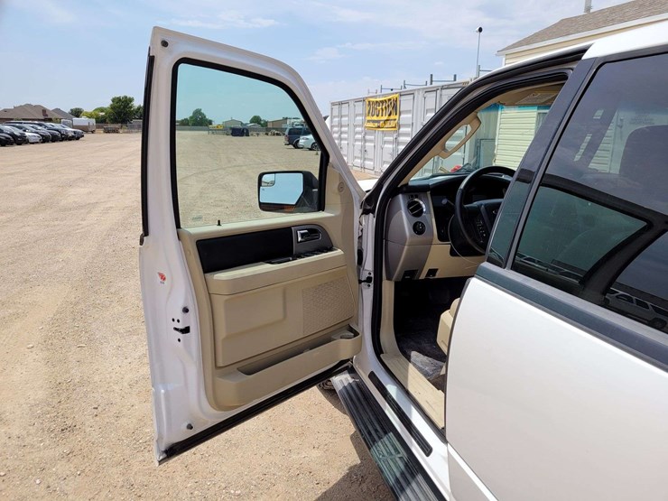 2015-ford-expedition-image-11