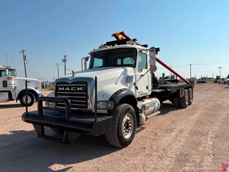 2008-mack-granite-t/a-daycab-gin-pole-truck-image-2