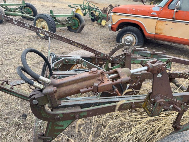 john-deere-pull-type-three-bottom-plow.-image-10