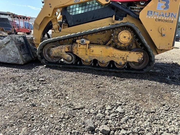 2023-caterpillar-259d3-image-11