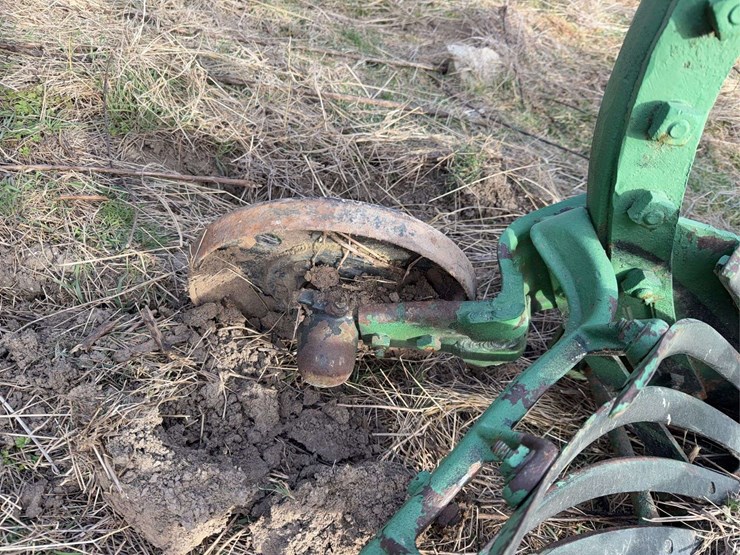 john-deere-pull-type-two-bottom-plow-image-18