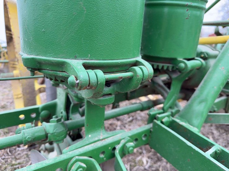 john-deere-two-row-planter-image-16