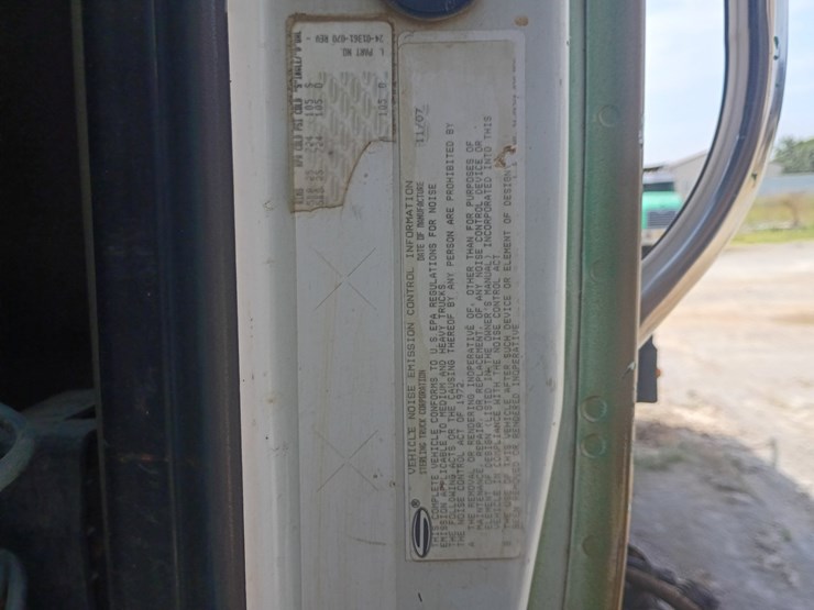 2008-sterling-l9500-image-41