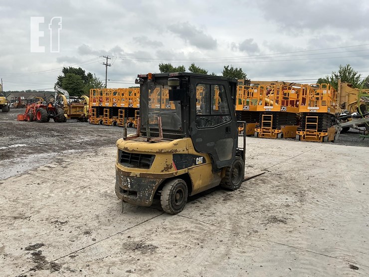 2015-caterpillar-dp30n-image-4