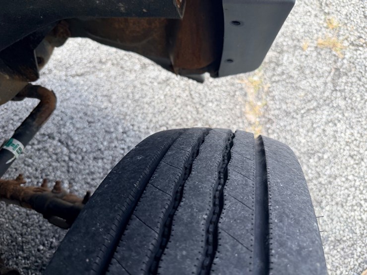 2010-ford-f550-image-33