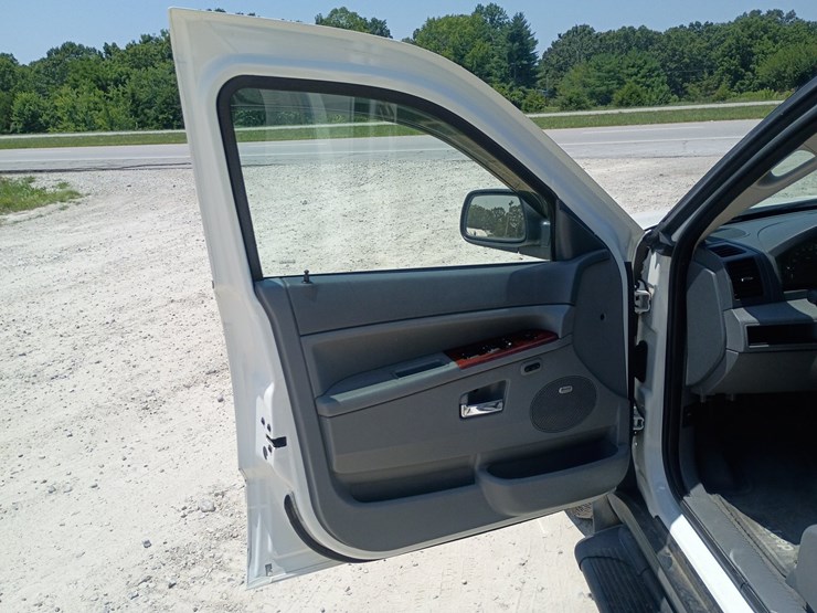 2007-jeep-grand-cherokee-image-26