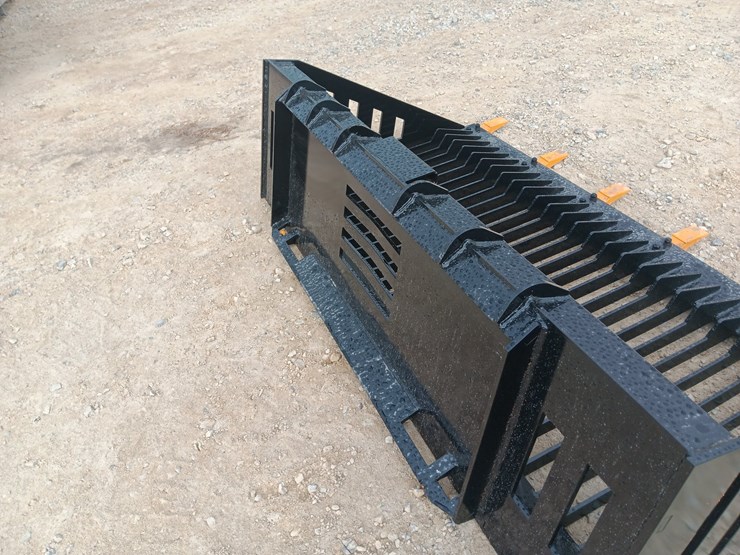 #l75-025-•-future-rock-bucket-skid-steer-attachment-image-7