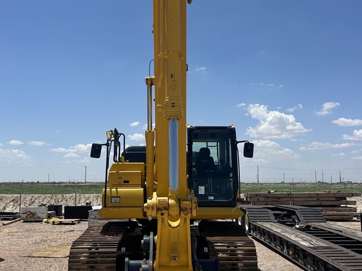 2025-komatsu-pc210-image-12