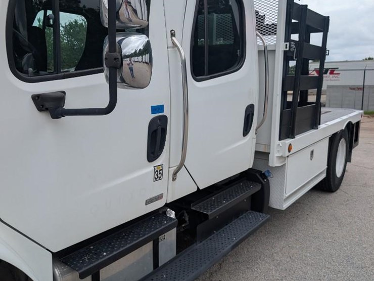 2011-freightliner-m2-stakebed-truck-image-9