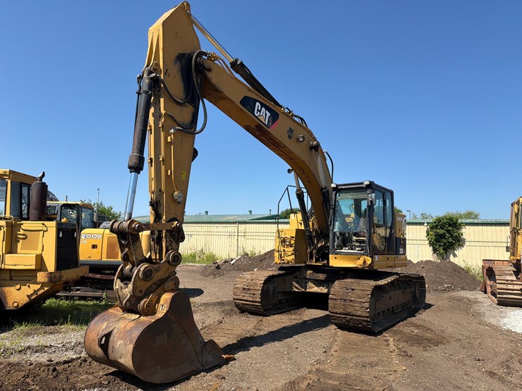 2010-caterpillar-328d-image-1