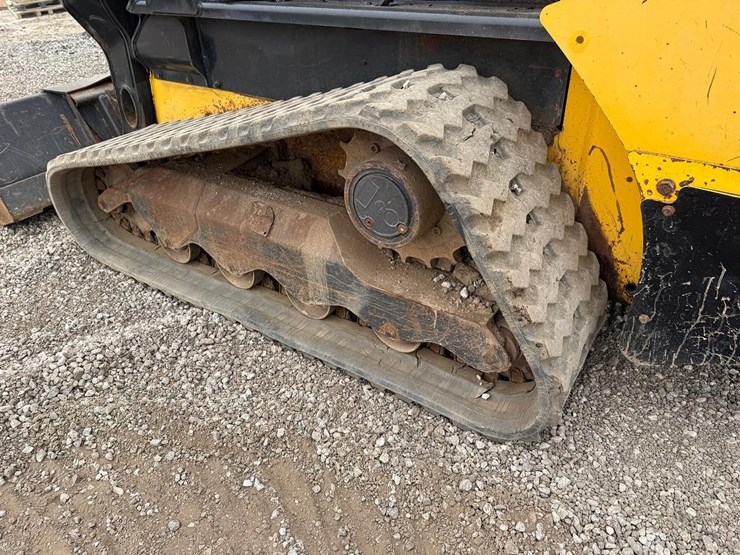 2019-new-holland-c232-image-16