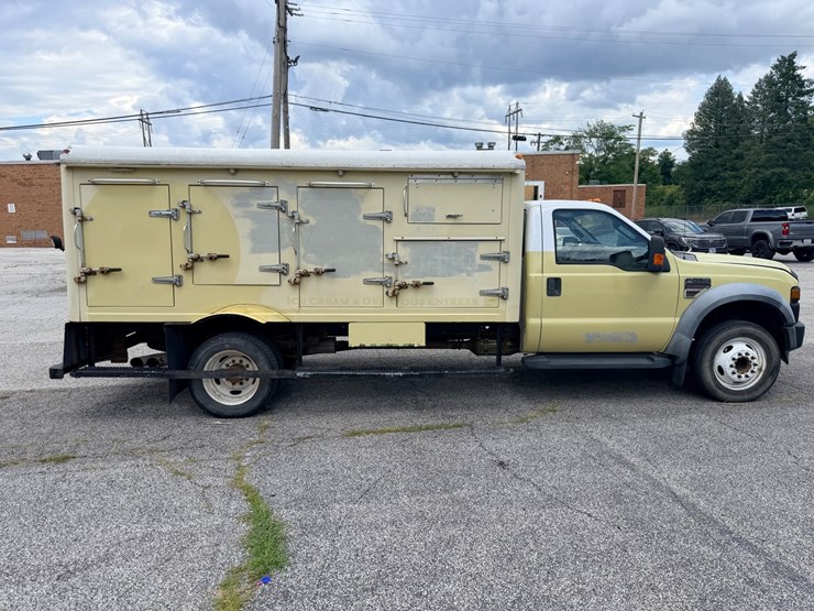 2010-ford-f550-image-18