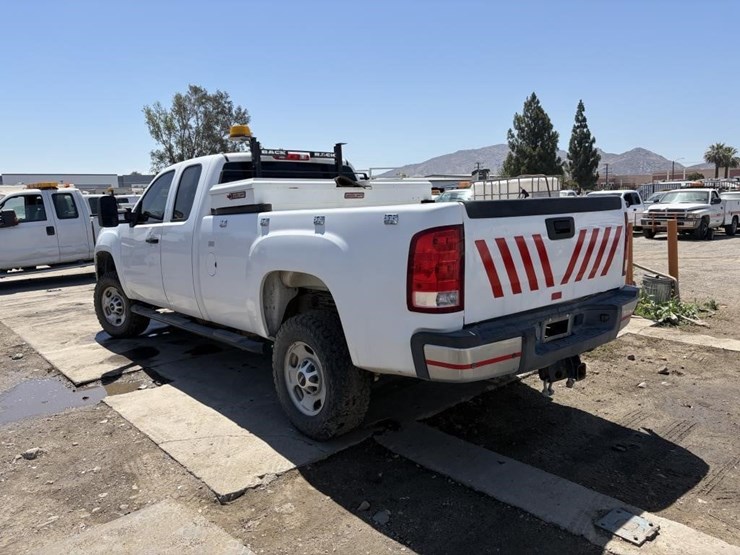 2012-gmc-sierra-2500-image-4