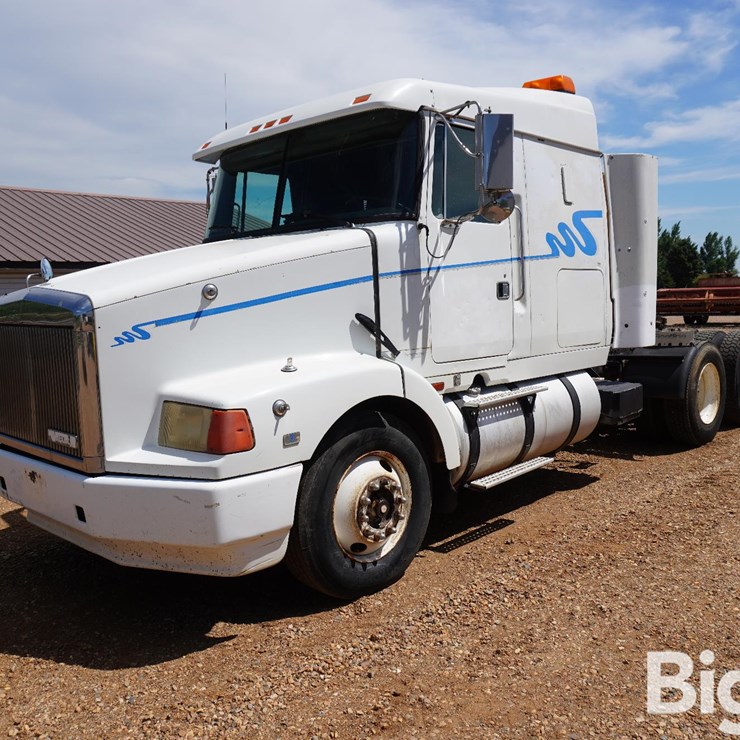 1993 VOLVO WIA64T