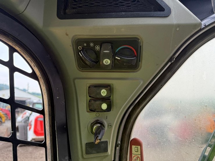 2015-caterpillar-279d-image-25