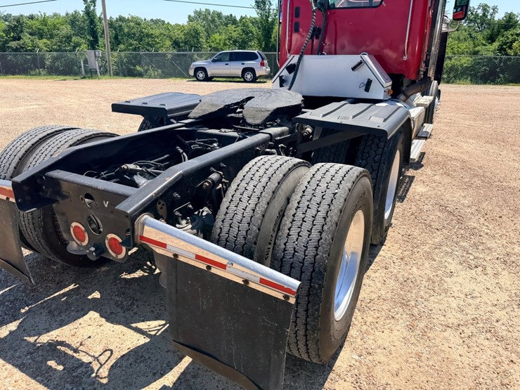 2016-freightliner-122sd-image-48