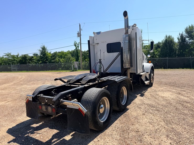 2010-kenworth-t800-image-12