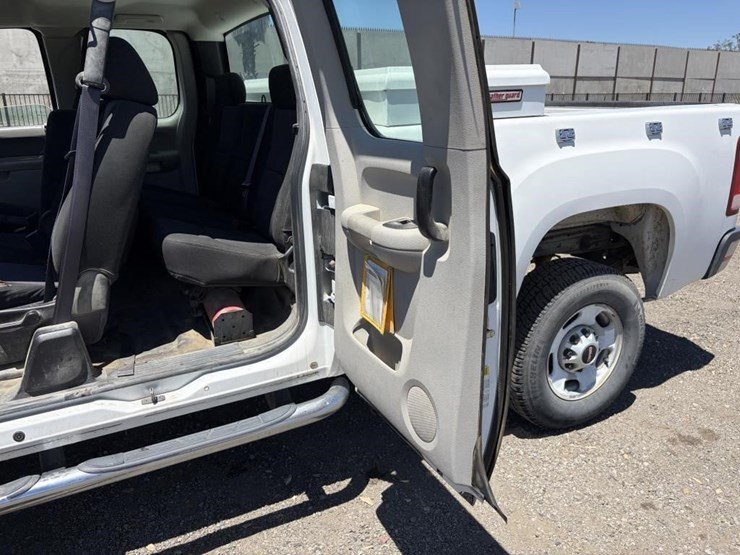 2012-gmc-sierra-2500-image-12