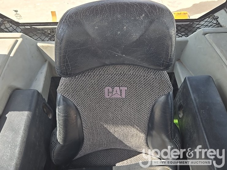 2018-caterpillar-d6n-lgp-image-58