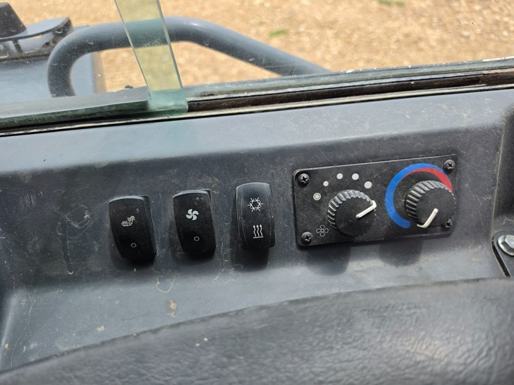 2015-deere-700k-image-53