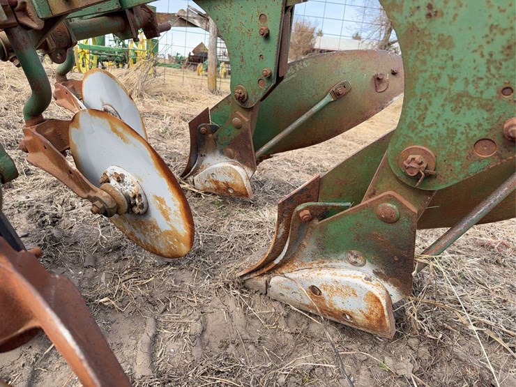 john-deere-three-point-three-bottom-plow-image-15