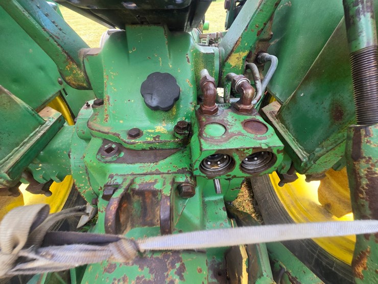 john-deere-2240-image-36